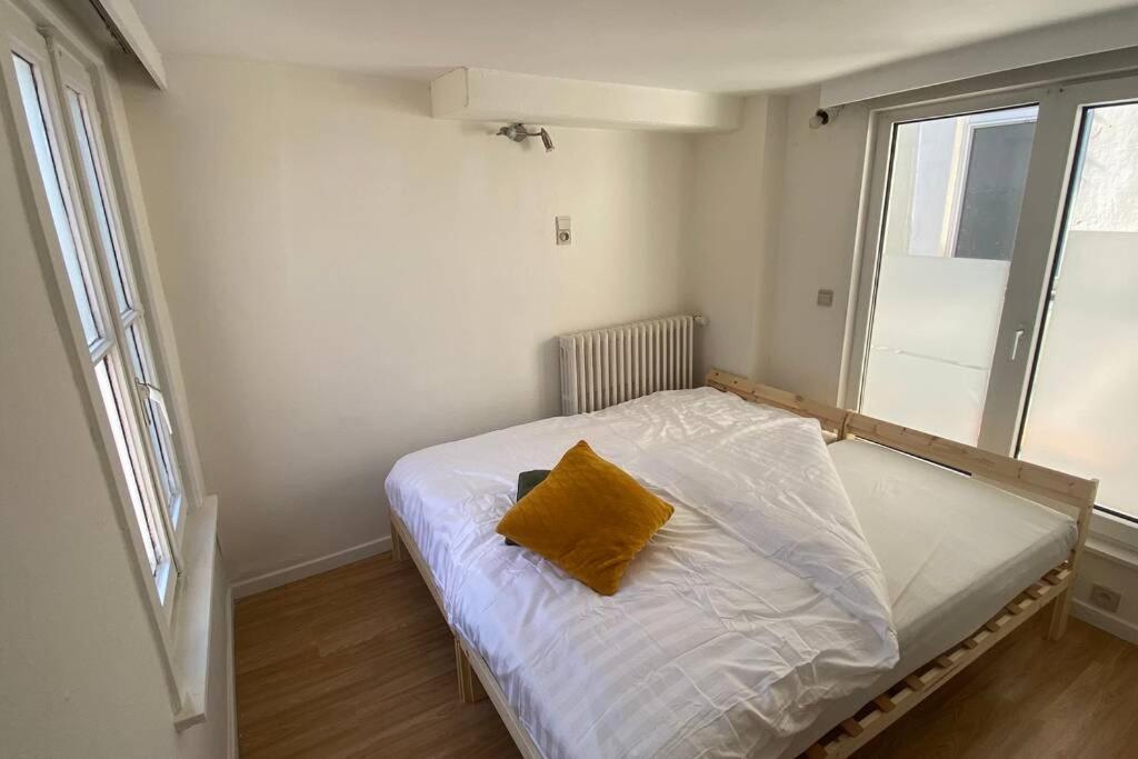 Studio With Terrace In 17Th Century House Apartment Brugge Bagian luar foto