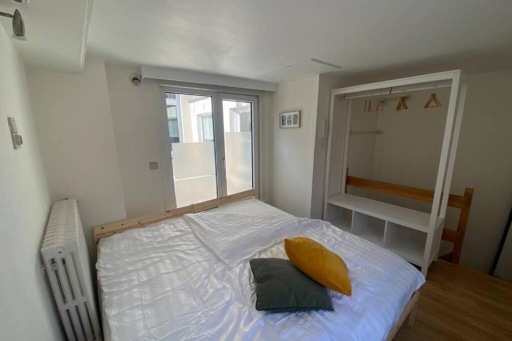Studio With Terrace In 17Th Century House Apartment Brugge Bagian luar foto
