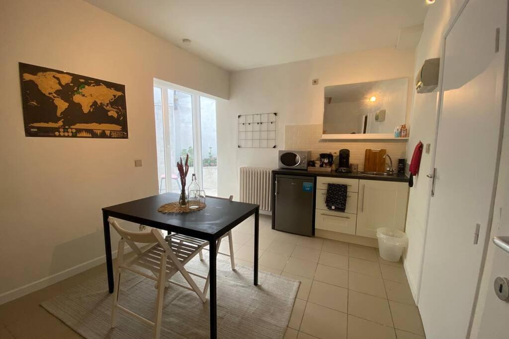 Studio With Terrace In 17Th Century House Apartment Brugge Bagian luar foto